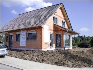 Wienerberger: Rohbau Einfamilienhaus mit Poroton-Ziegel-T9 gebaut